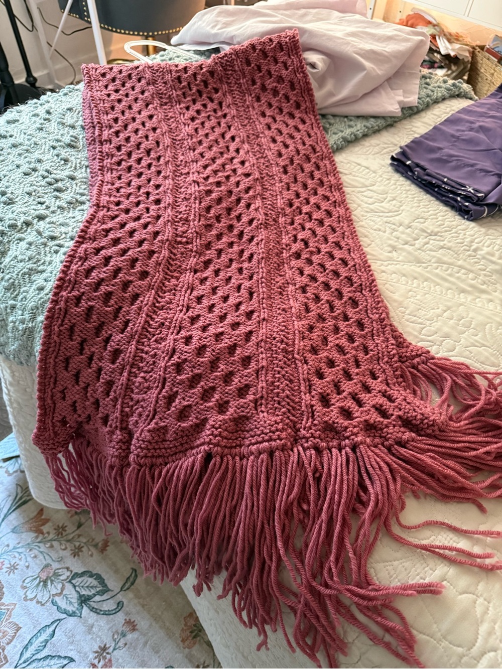 Handmade dusty rose crochet wrap with openwork lattice pattern and fringed ends, - Picture 3 of 7